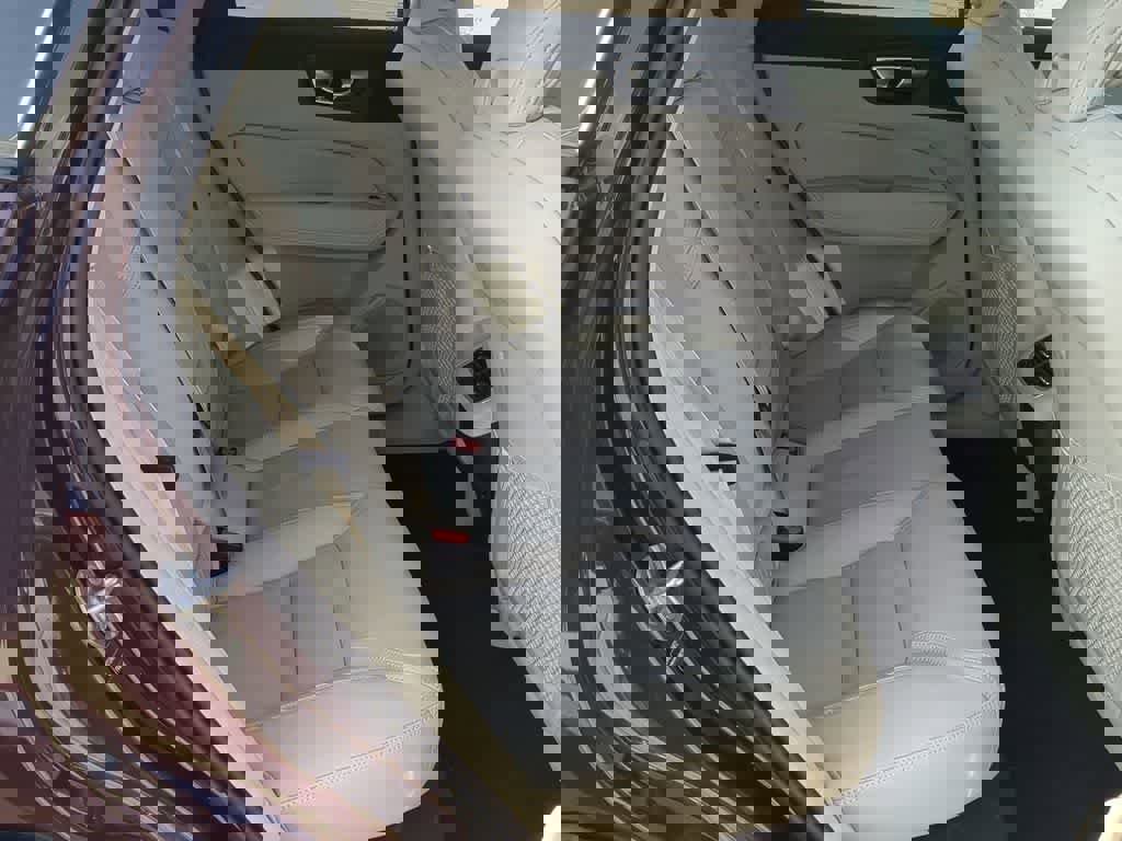 Used 2026 Volvo XC60 B5 Ultra w/ Protection Package Premier image 19