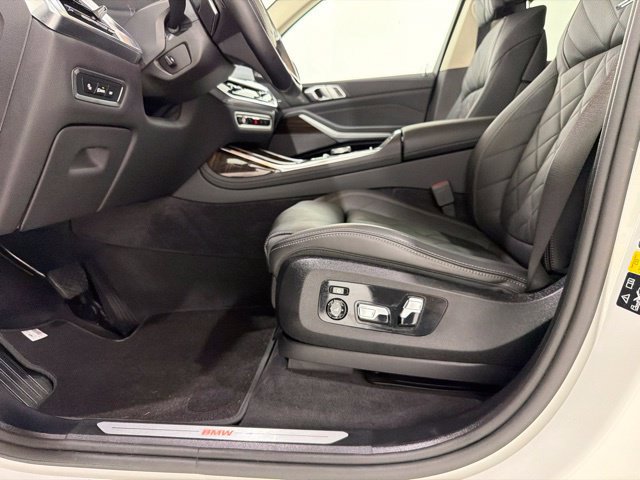 Certified 2024 BMW X7 xDrive40i w/ Premium Package AWD/4WD image 14