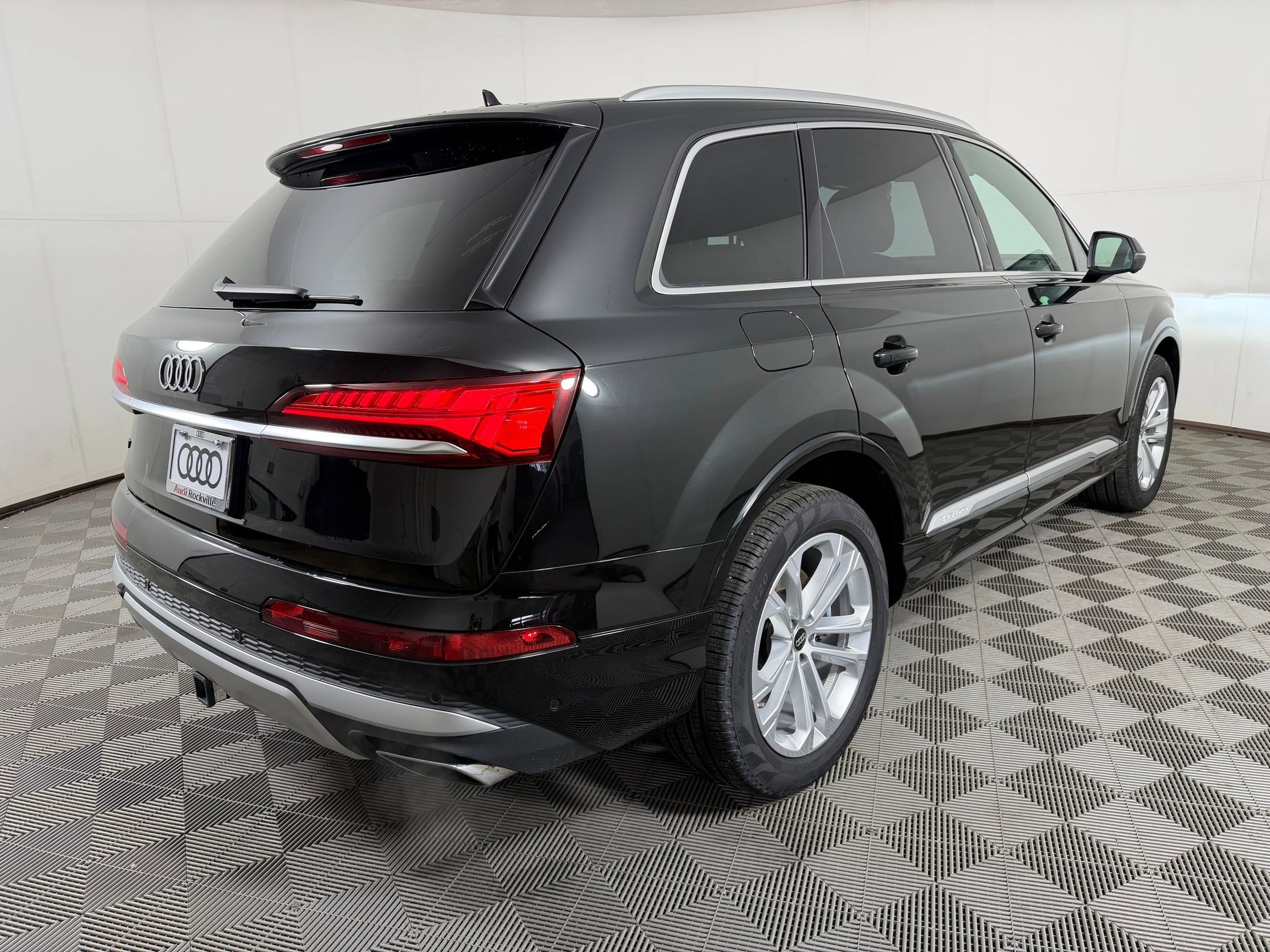 Used 2025 Audi Q7 2.0T Premium AWD/4WD image 9