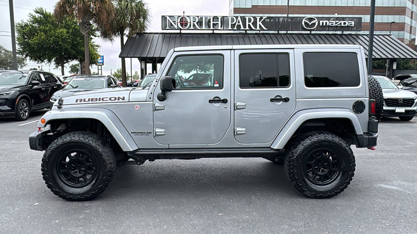 Used 2017 Jeep Wrangler Unlimited Rubicon AWD/4WD image 5