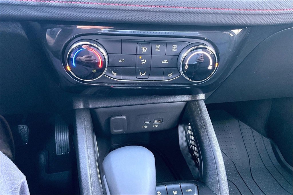 Used 2024 Chevrolet TrailBlazer RS w/ Driver Confidence Package image 11