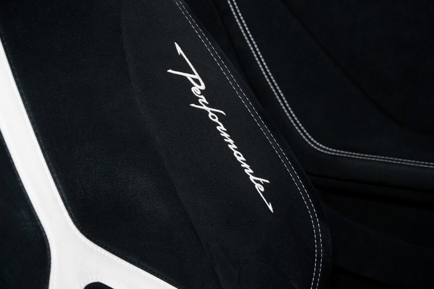 Used 2018 Lamborghini Huracan Performante image 39