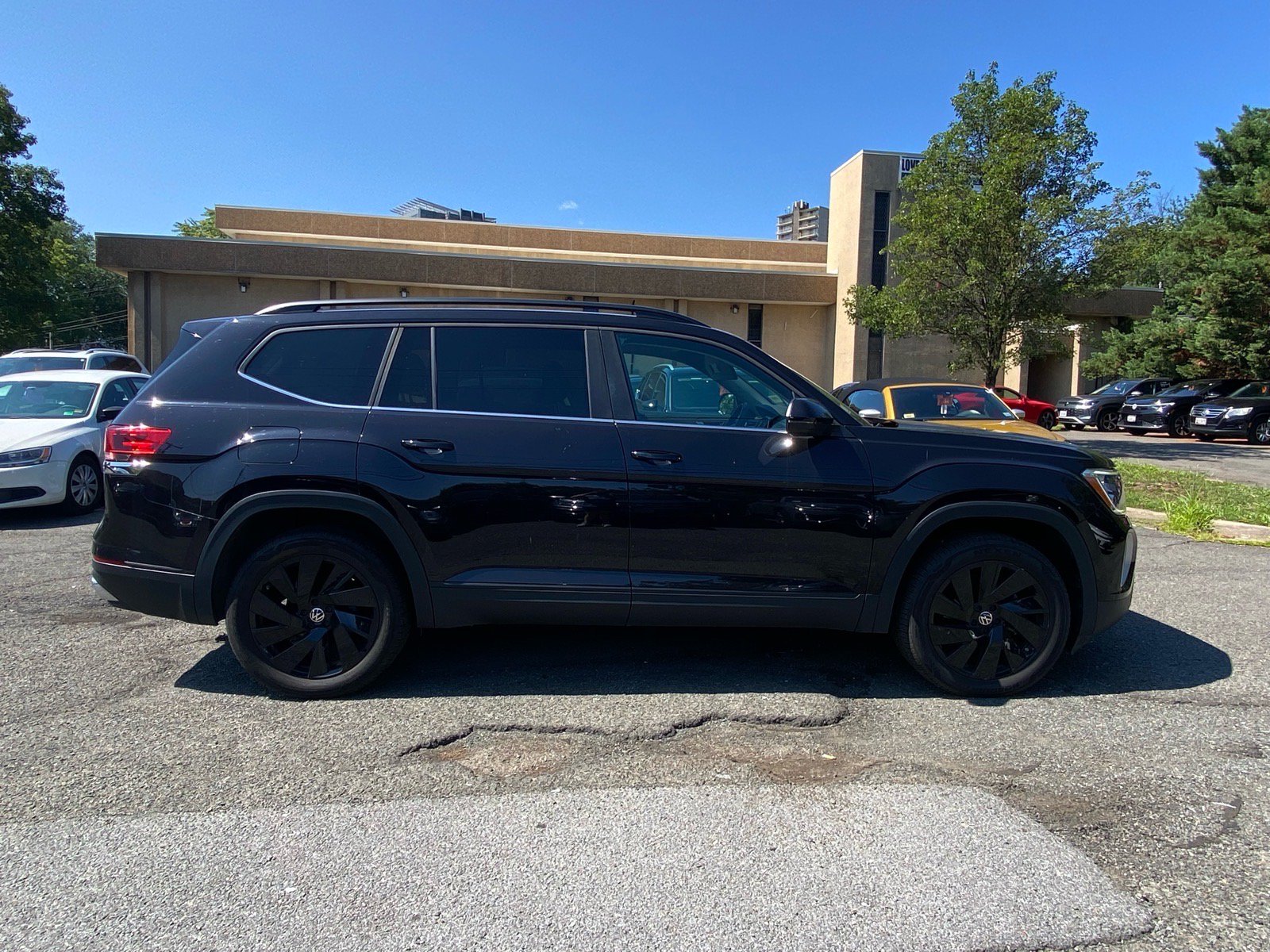 Certified 2024 Volkswagen Atlas SE AWD/4WD image 2