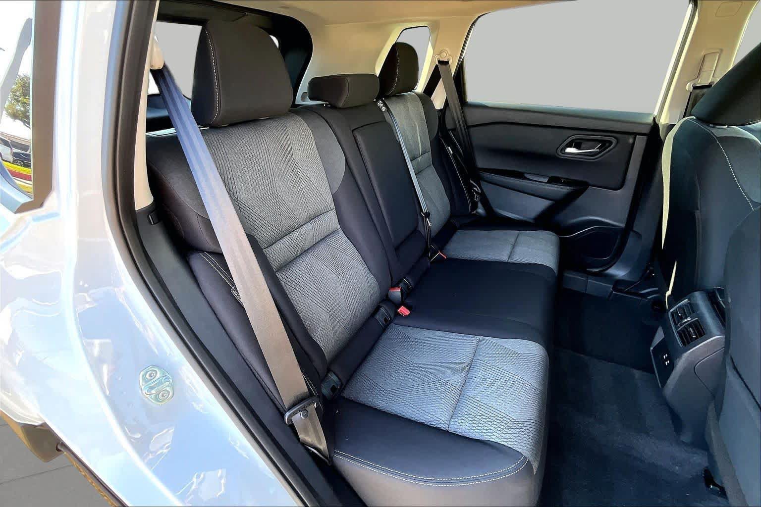 Certified 2026 Nissan Rogue SV FWD image 21