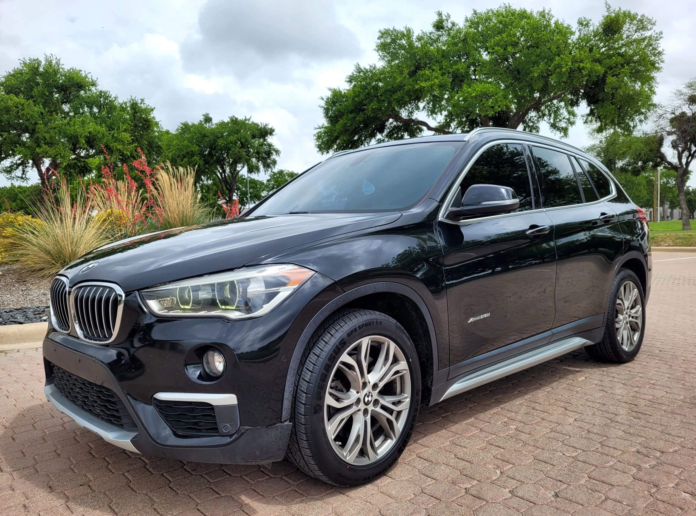 Used 2017 BMW X1 xDrive28i image 5