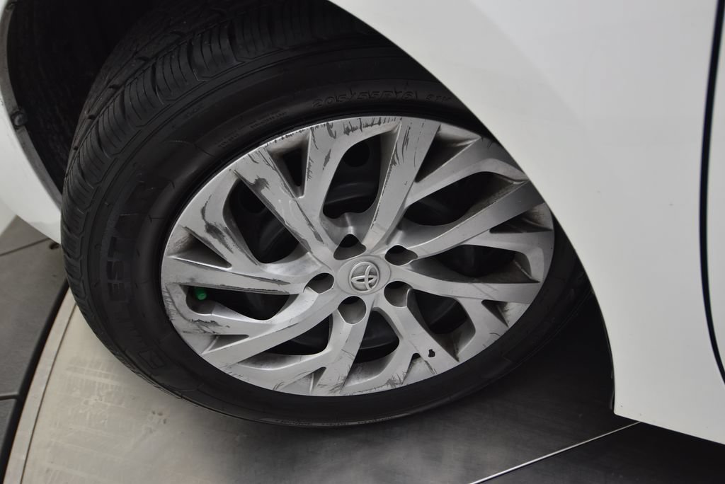 Used 2017 Toyota Corolla LE FWD image 34