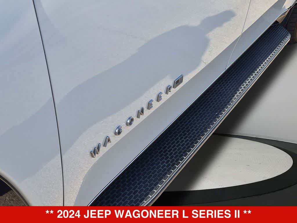 Used 2024 Jeep Wagoneer L Series II RWD image 12