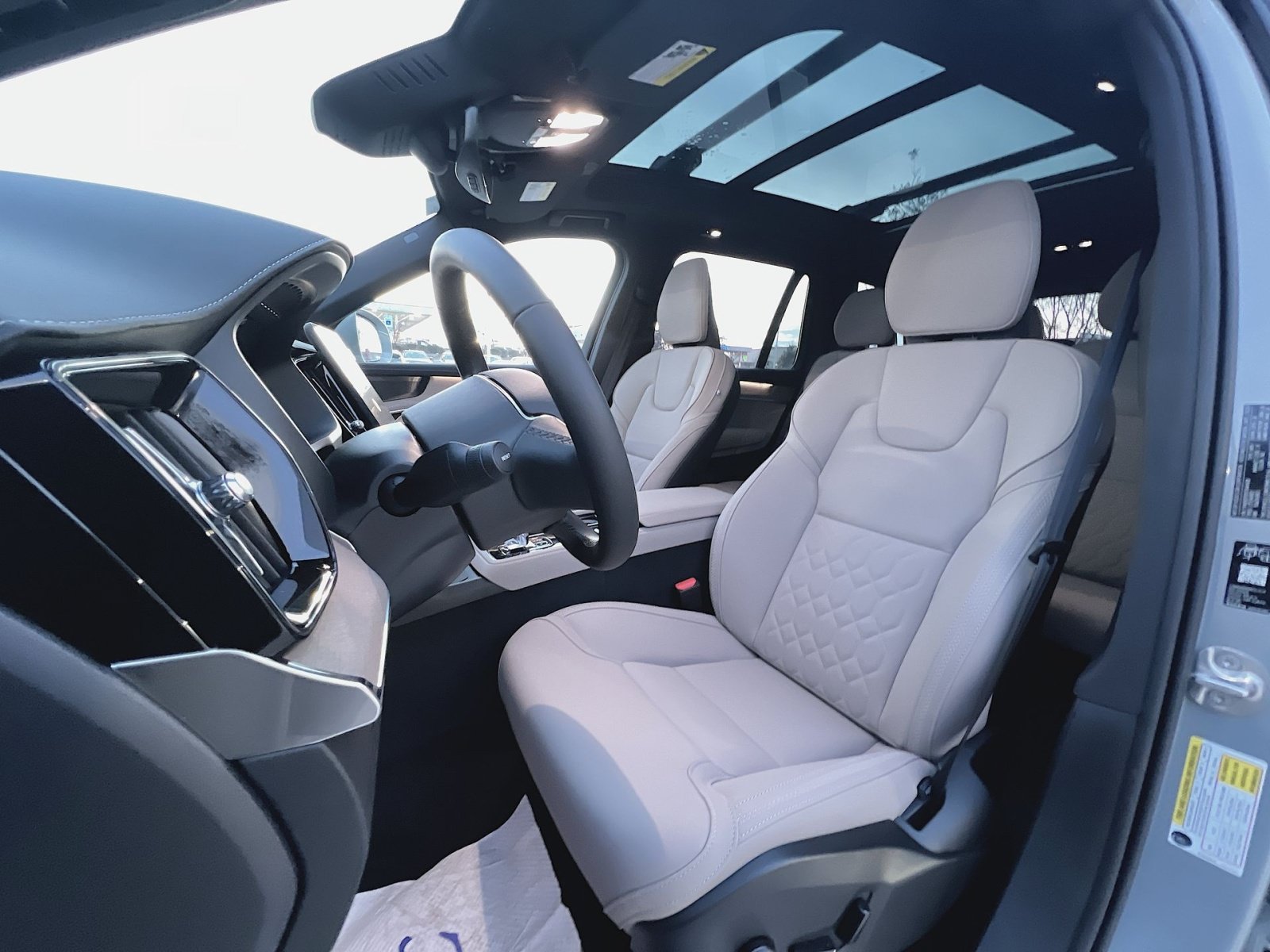 New 2026 Volvo XC90 B6 Plus w/ Protection Package AWD/4WD image 13