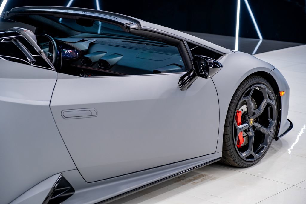 Used 2020 Lamborghini Huracan EVO image 14