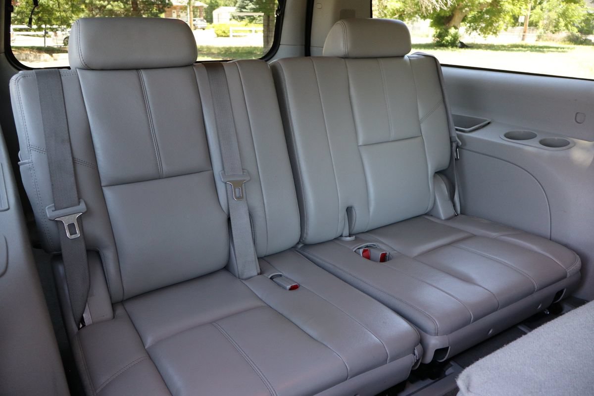 Used 2008 Chevrolet Suburban LT w/ LT Preferred Equipment Group AWD/4WD image 22