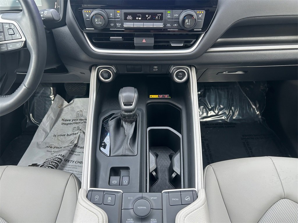 Used 2024 Toyota Grand Highlander XLE image 11