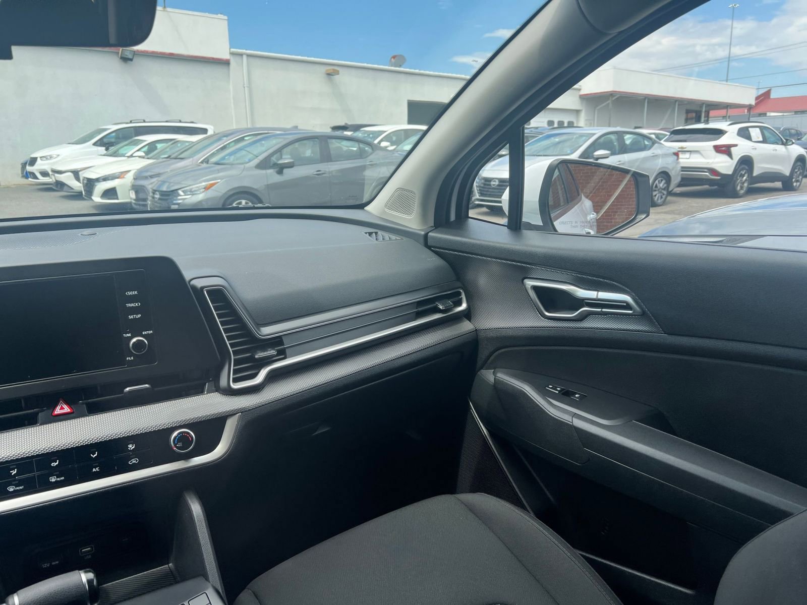 Used 2025 Kia Sportage LX FWD image 34