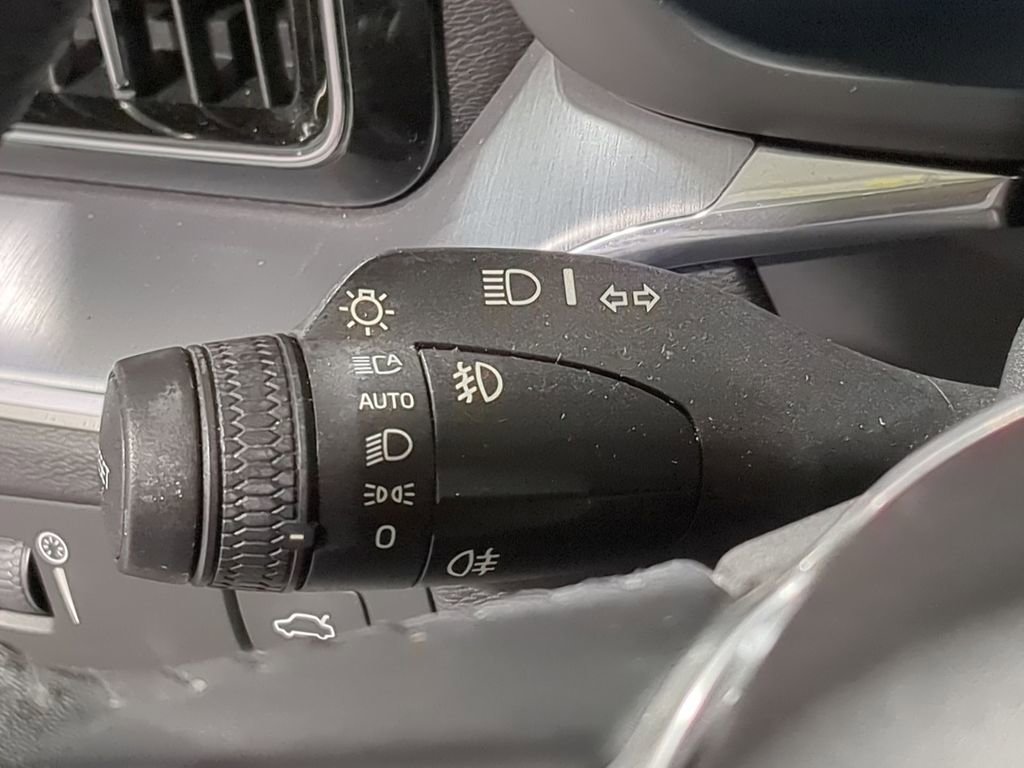 Used 2020 Volvo XC60 T6 Momentum image 33