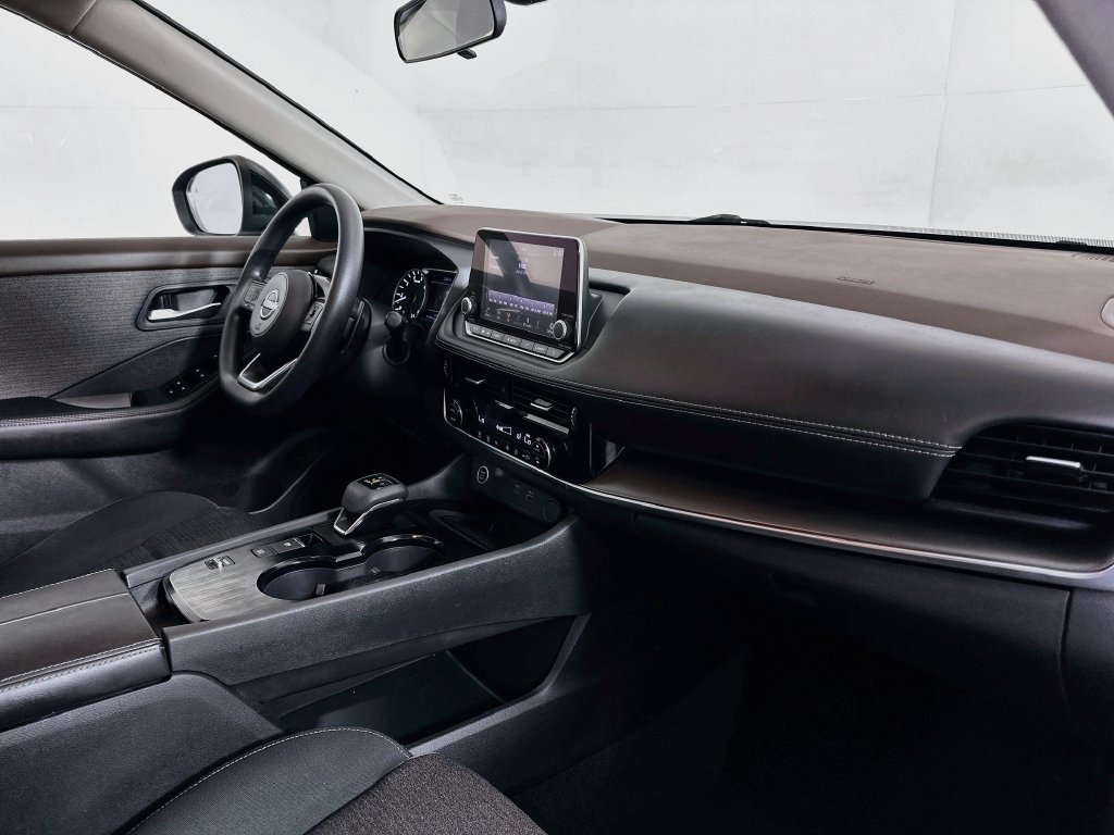 Used 2023 Nissan Rogue SV FWD image 28