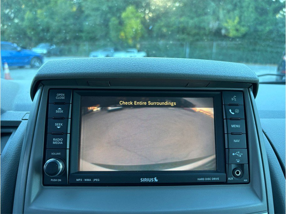 Used 2010 Chrysler Town & Country Limited image 23