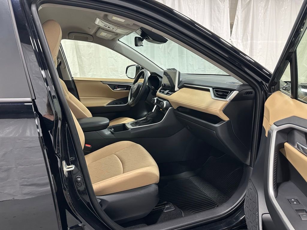 Used 2025 Toyota RAV4 XLE image 58