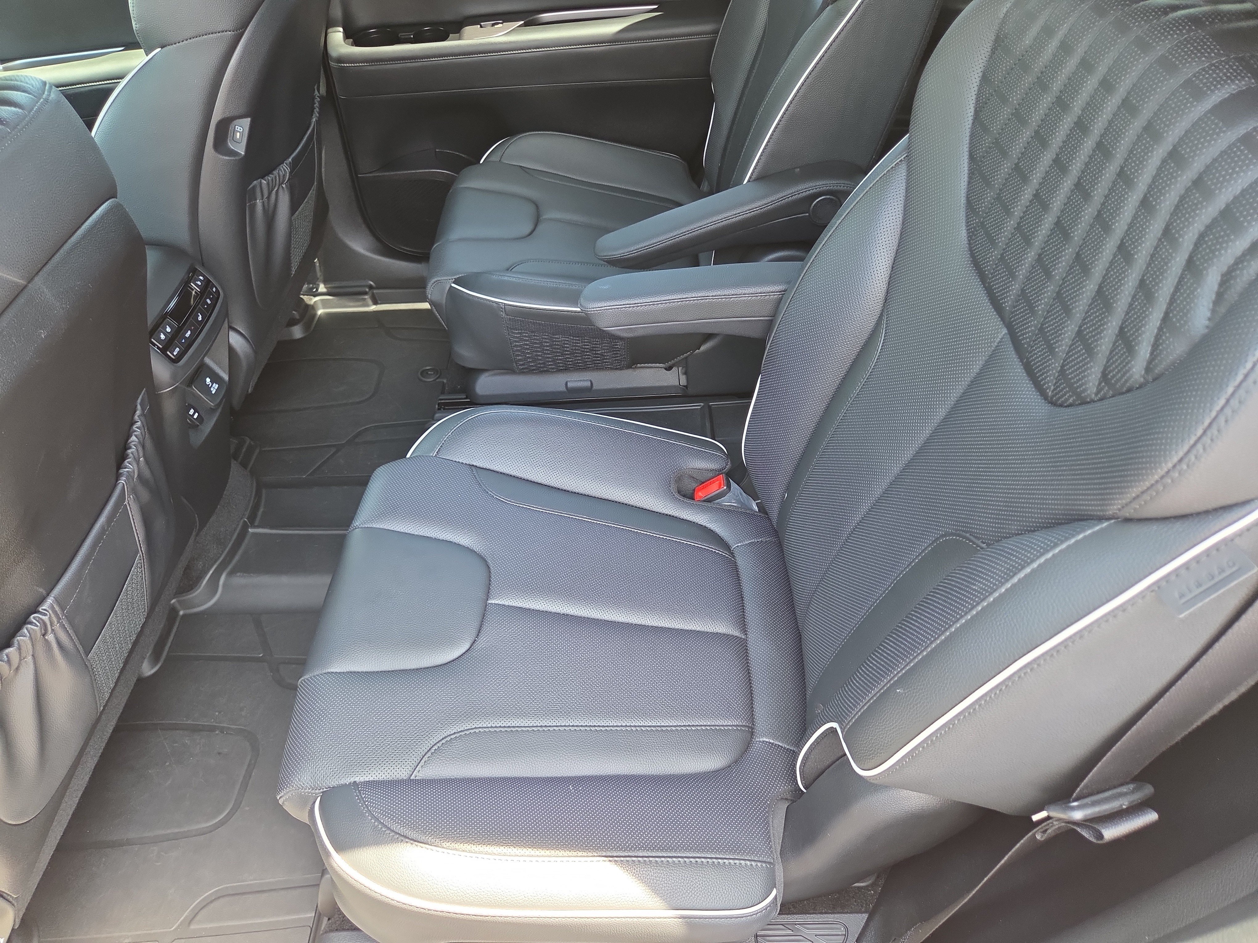 Used 2023 Hyundai Palisade Limited AWD/4WD image 20