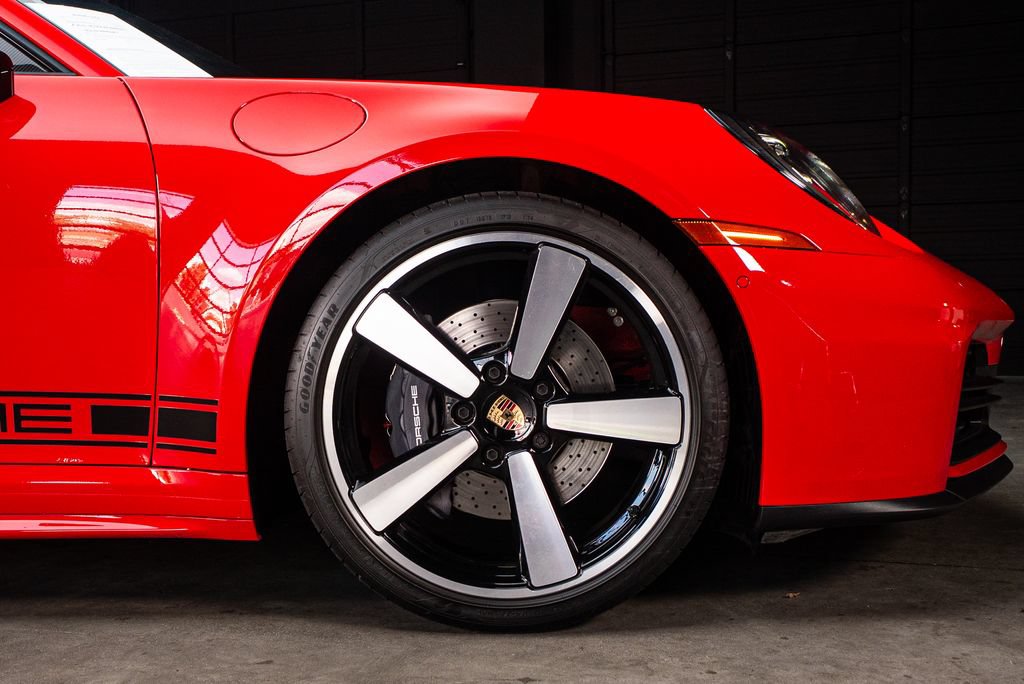 Used 2025 Porsche 911 Carrera RWD image 15