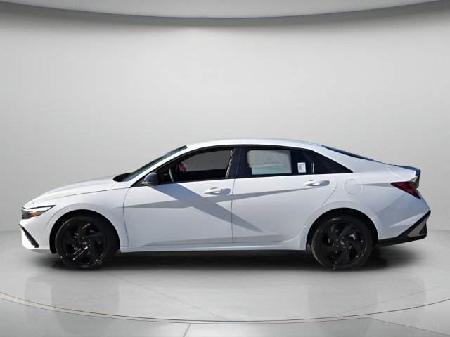 New 2026 Hyundai Elantra SEL Sport FWD image 2