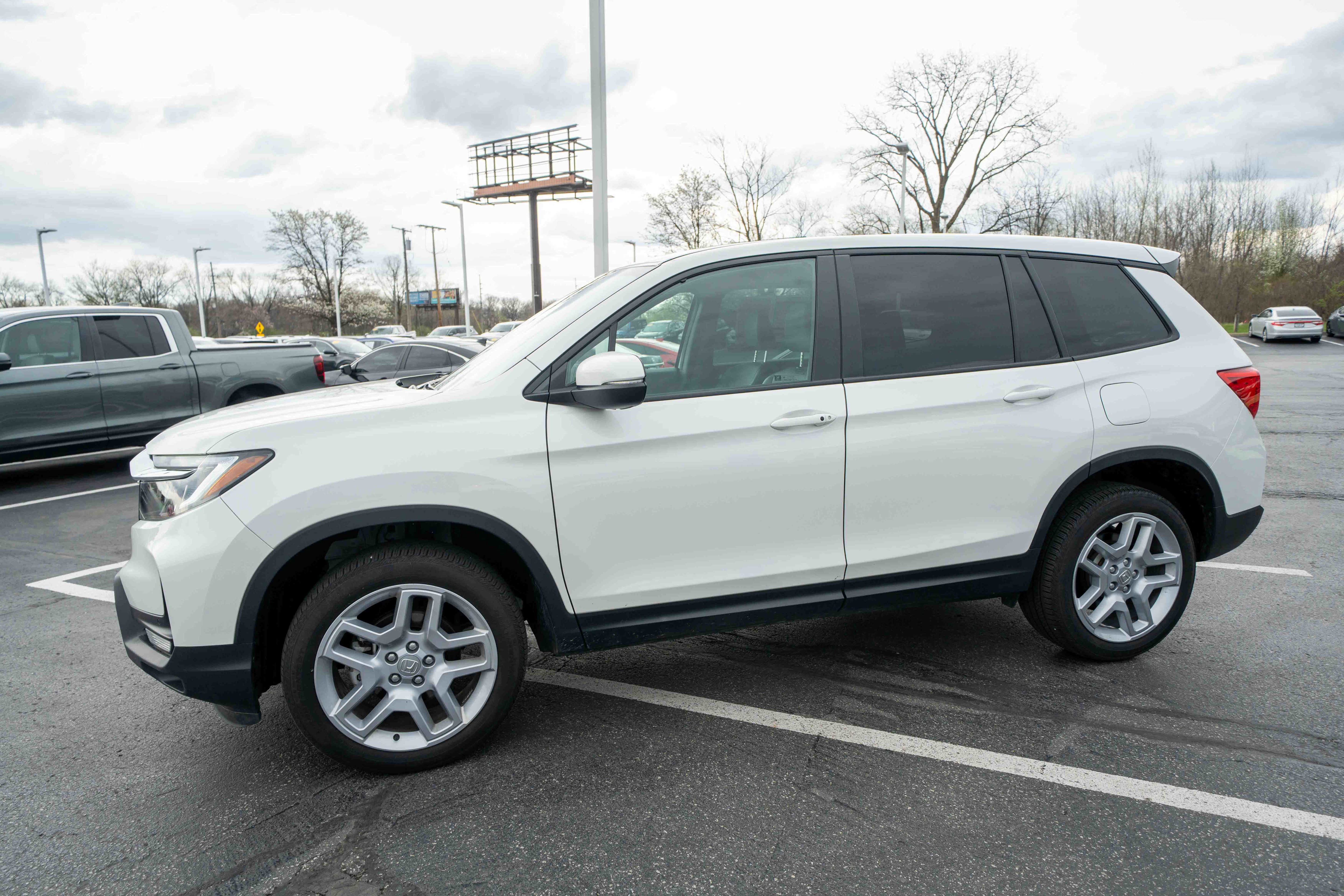 Used 2025 Honda Passport EX-L image 3
