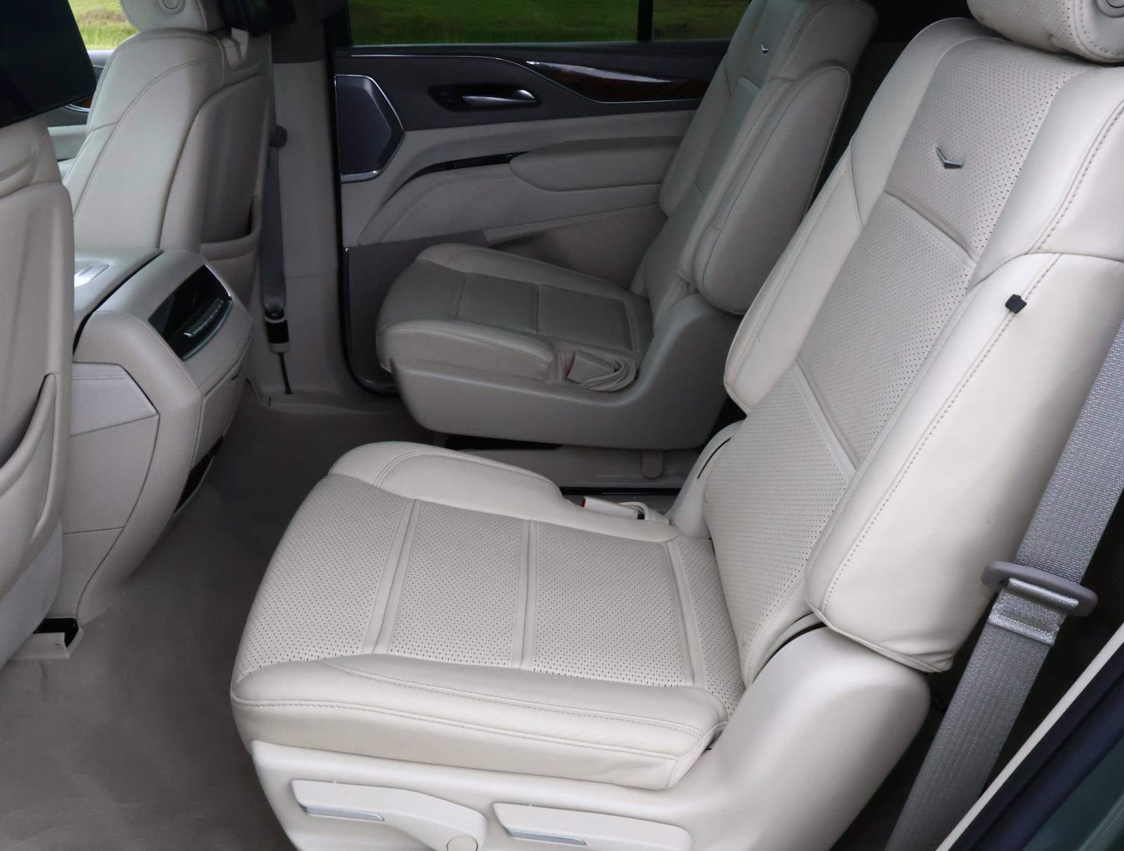 Used 2023 Cadillac Escalade Premium Luxury Platinum w/ LPO, Radiant Package AWD/4WD image 23