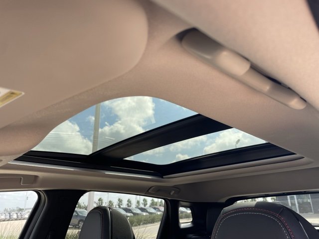 New 2025 Nissan Kicks SR w/ SR Premium Package image 15