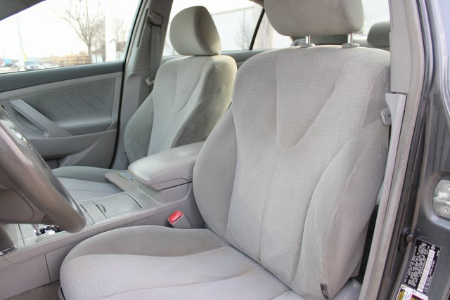 Used 2010 Toyota Camry LE image 24