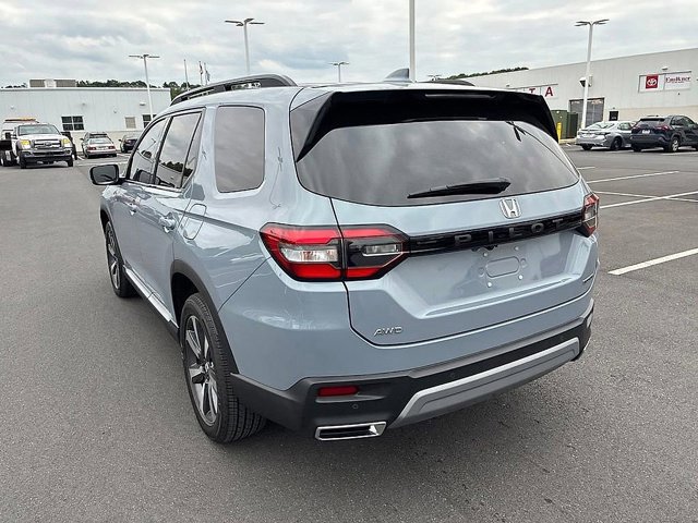 Used 2025 Honda Pilot Touring image 11