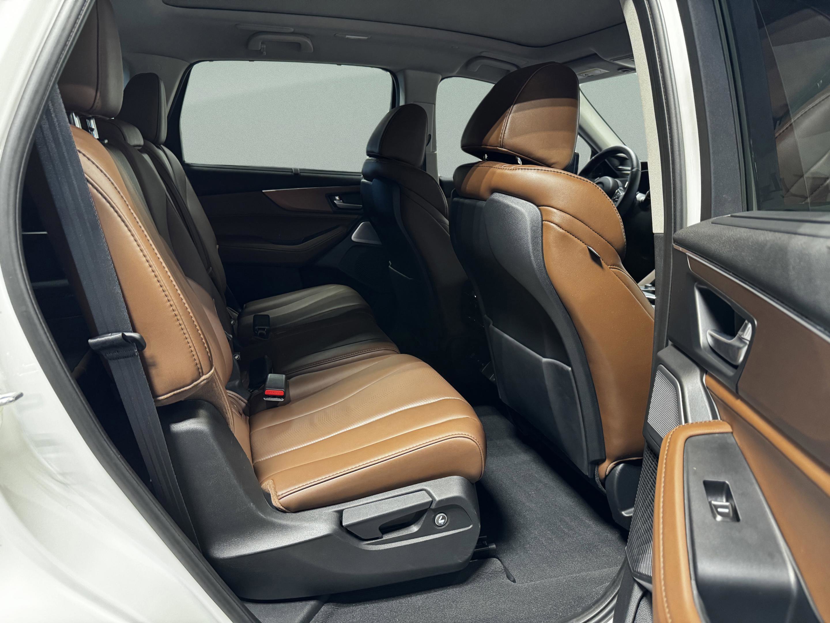 Certified 2025 Acura MDX FWD w/ Technology Package image 33