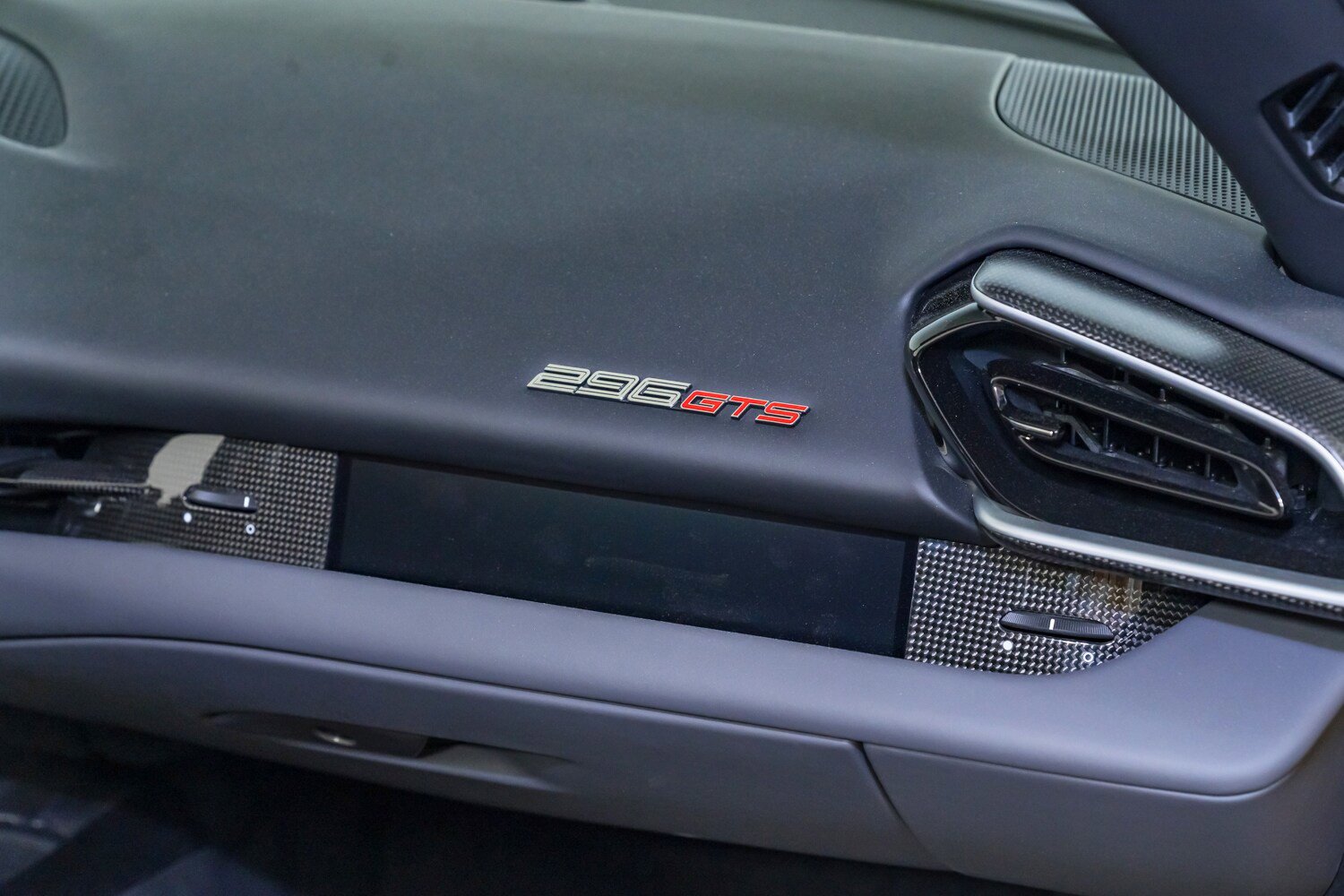 Used 2024 Ferrari 296 GTS RWD image 39