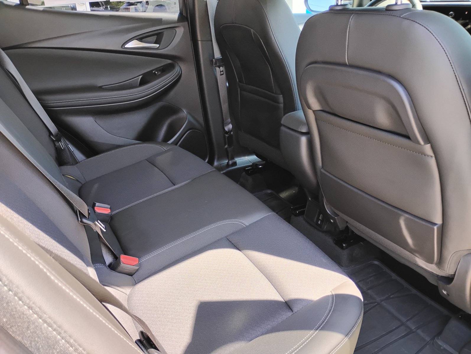 Used 2024 Buick Encore GX Preferred w/ Comfort Package FWD image 28
