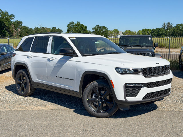 New 2026 Jeep Grand Cherokee Limited w/ Limited Altitude Package AWD/4WD image 2