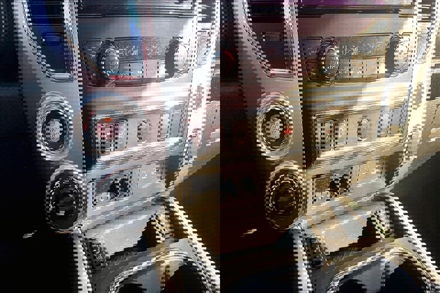 Used 2020 Nissan Titan SV w/ SV Convenience Package image 21