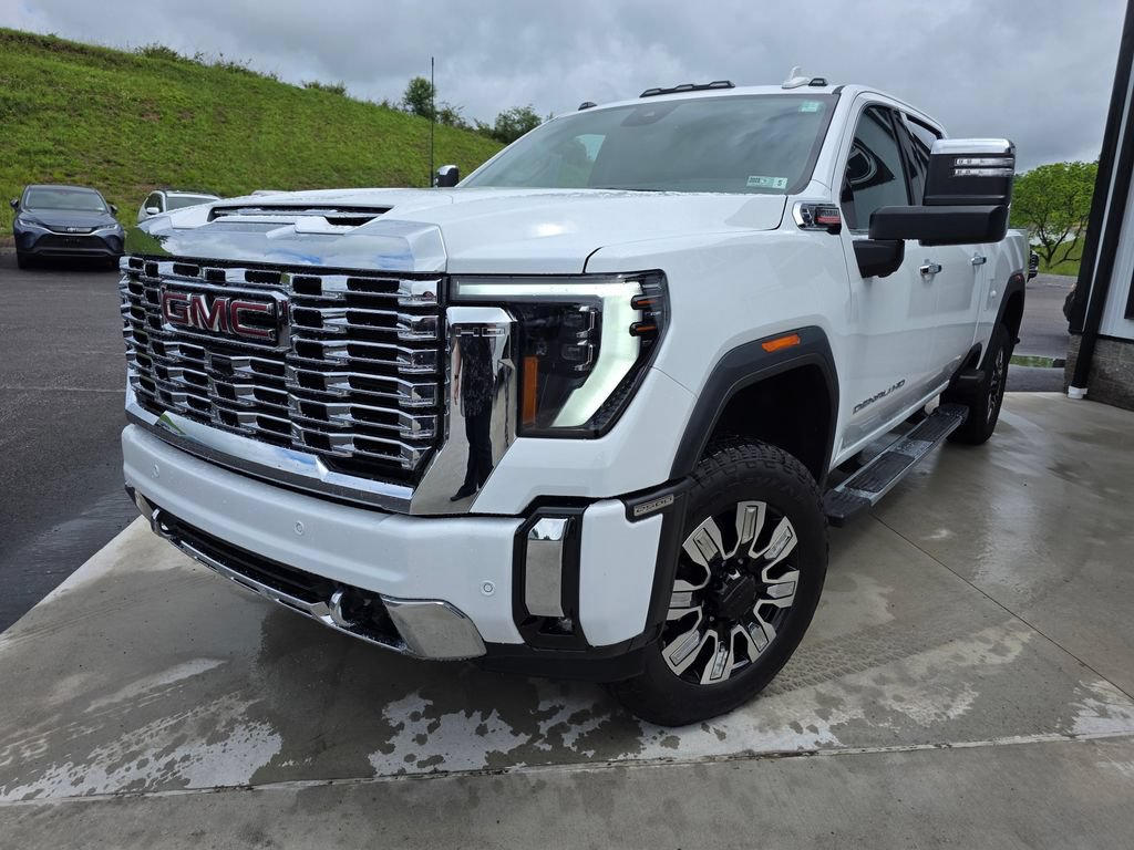 Used 2026 GMC Sierra 2500 Denali w/ Technology Package AWD/4WD image 3
