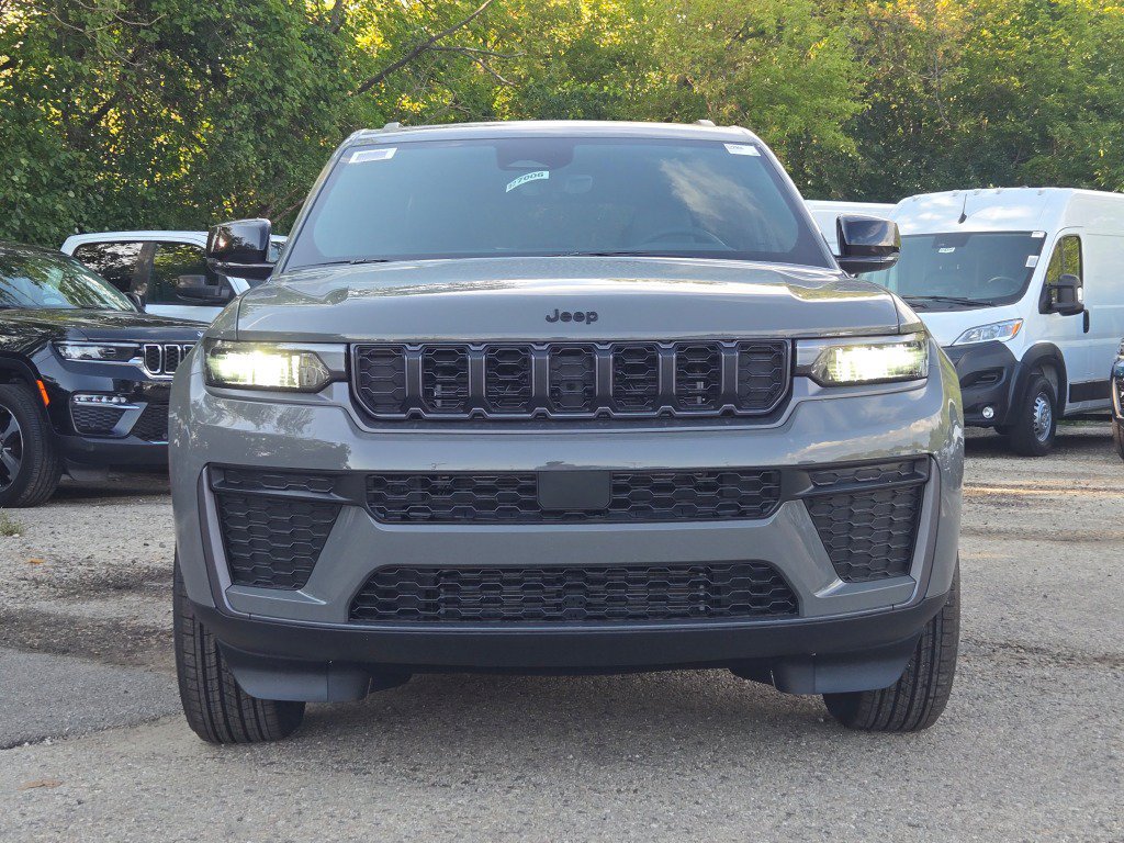 New 2027 Jeep Grand Cherokee Altitude AWD/4WD image 6