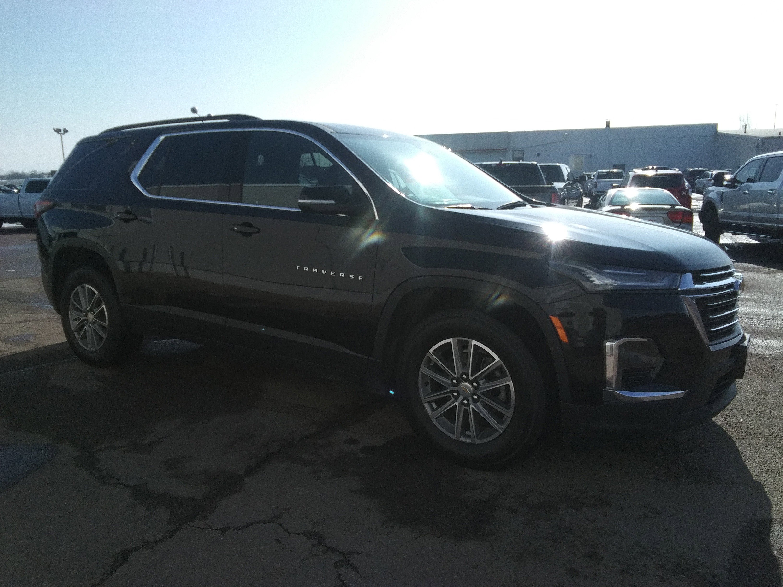 Used 2023 Chevrolet Traverse LT image 4