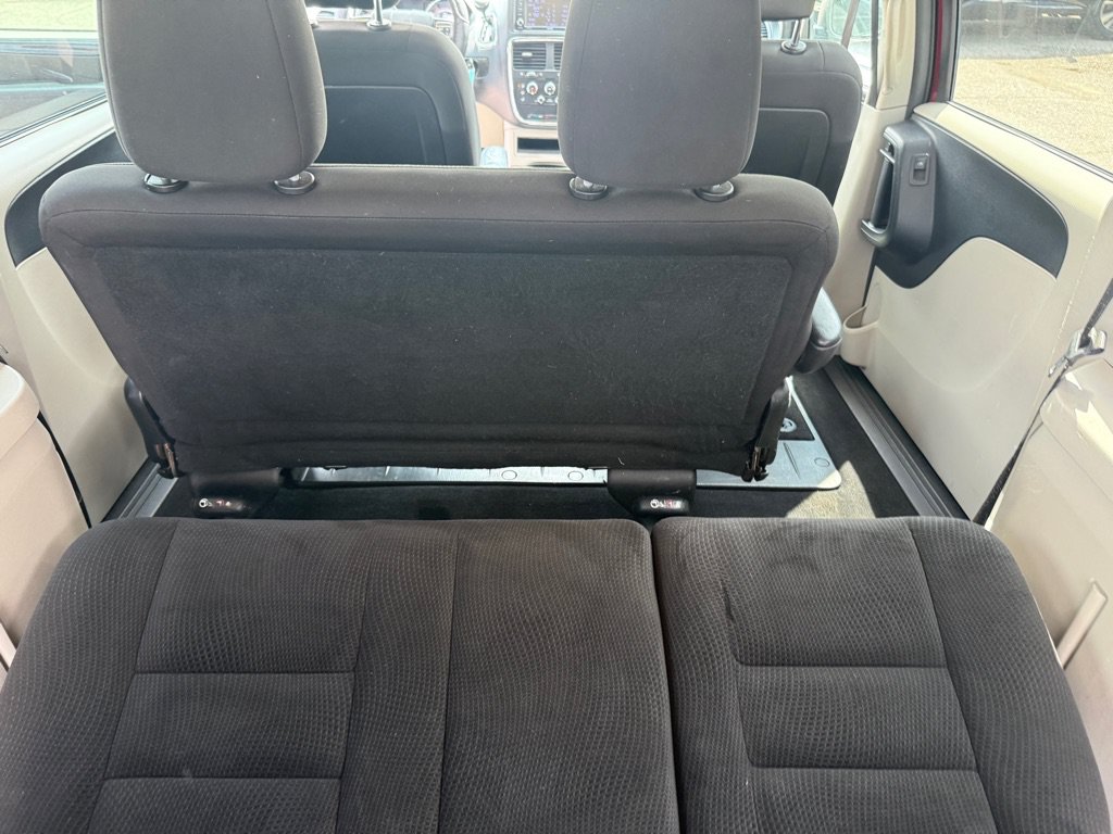 Used 2018 Dodge Grand Caravan SE w/ UConnect Hands-Free Group FWD image 17