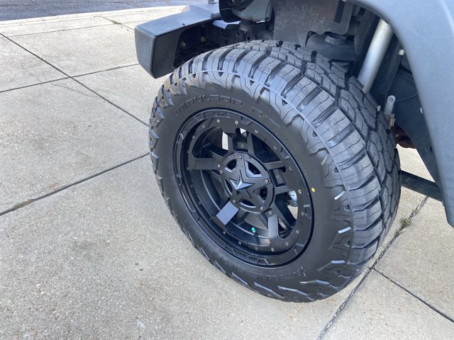 Used 2014 Jeep Wrangler Unlimited Rubicon w/ Connectivity Group AWD/4WD image 27