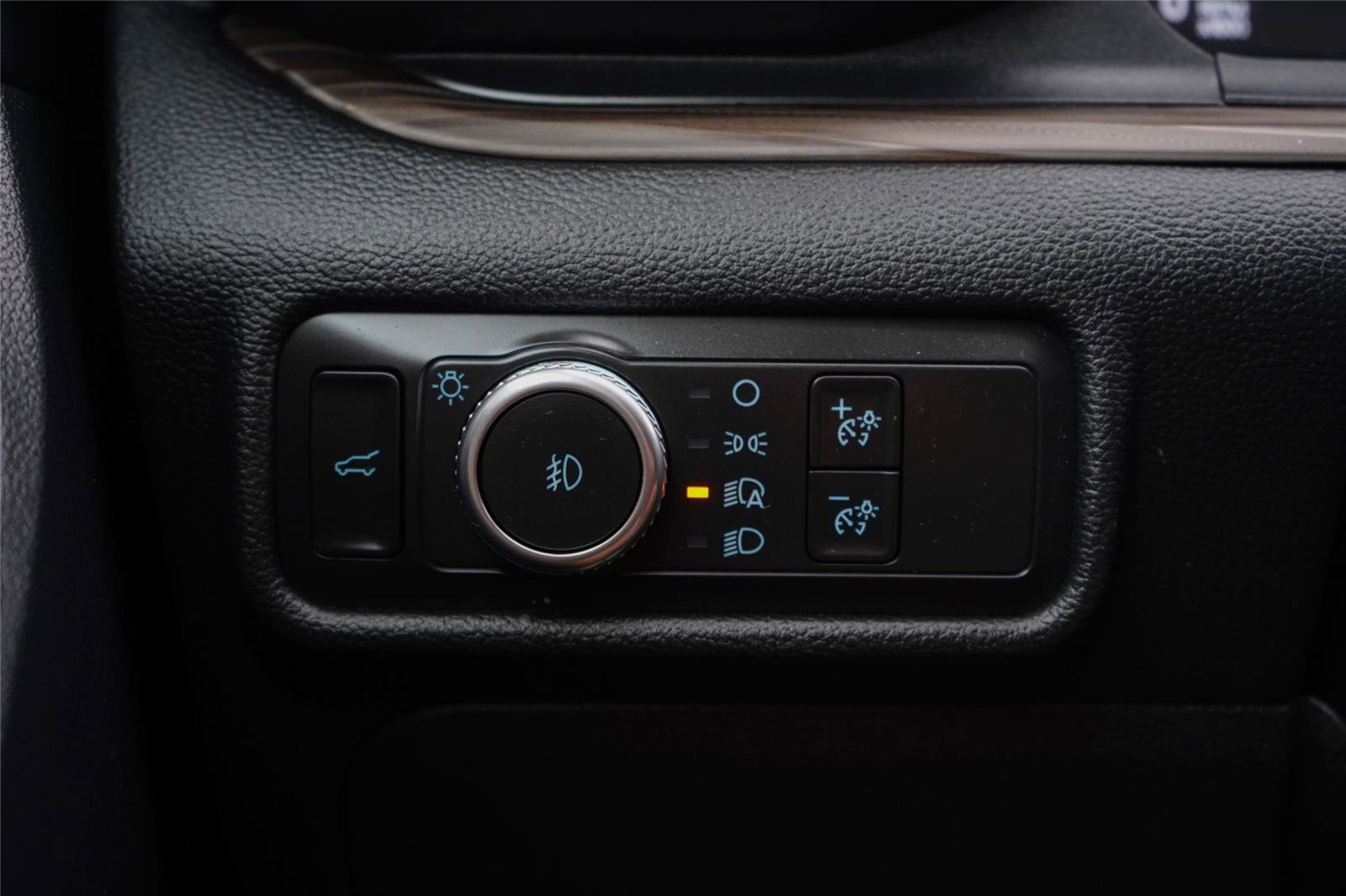 Used 2020 Ford Explorer Limited image 22