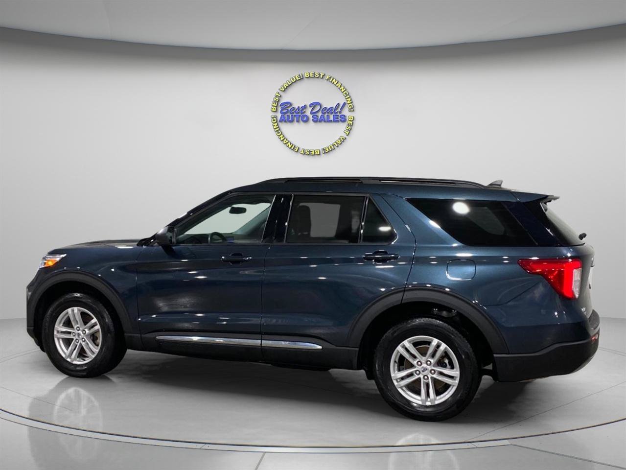 Used 2023 Ford Explorer XLT w/ Equipment Group 202A AWD/4WD image 3