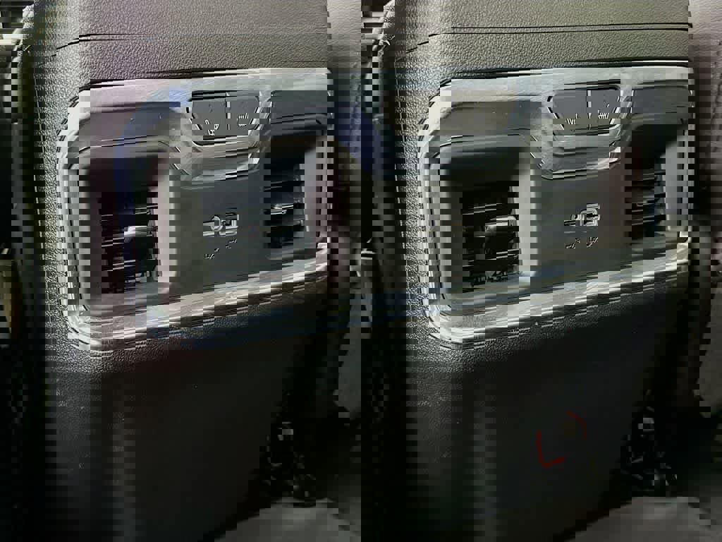 Used 2024 GMC Sierra 2500 SLT w/ SLT Premium Package AWD/4WD image 13