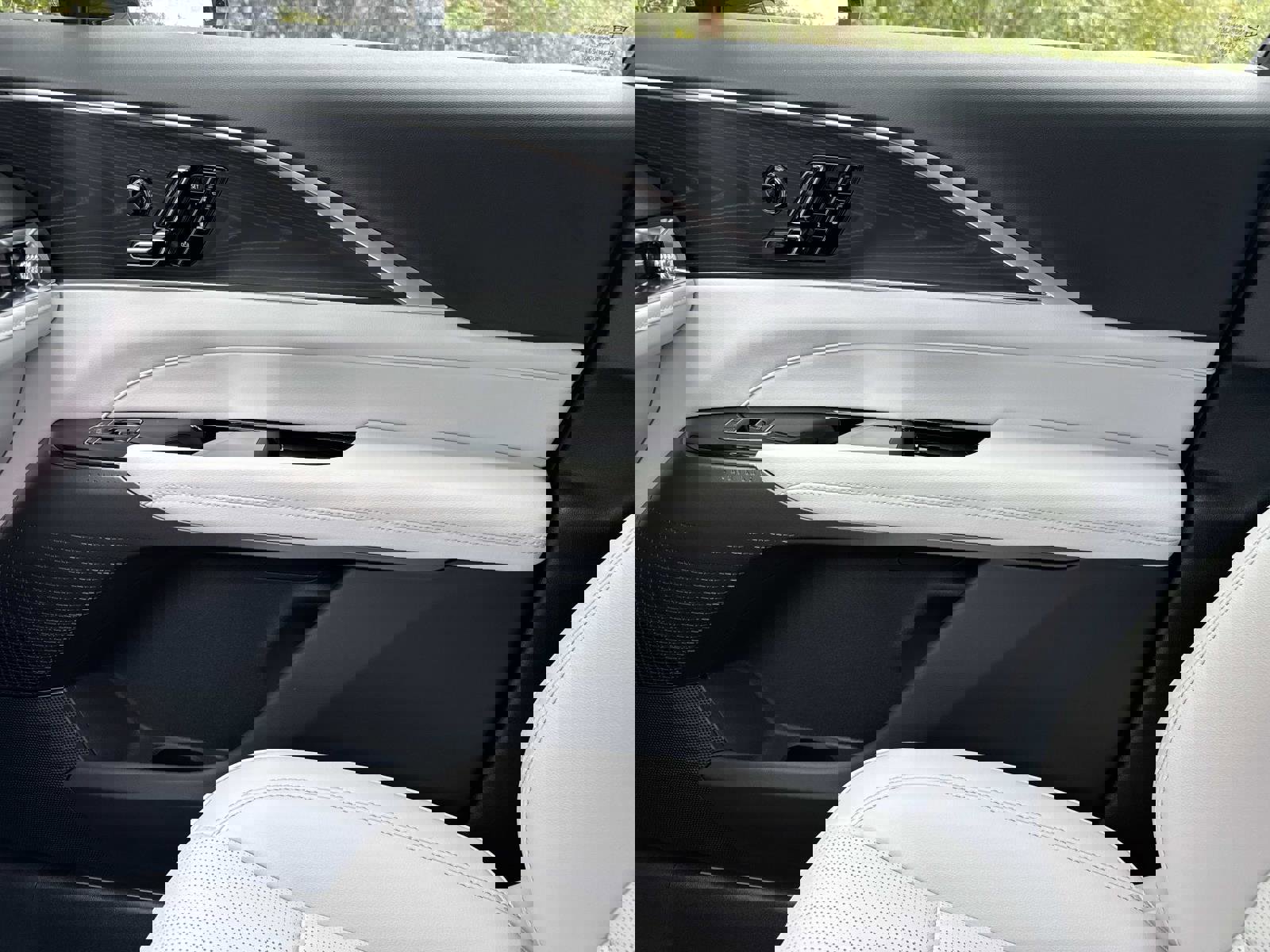 New 2026 Cadillac Lyriq Luxury image 23