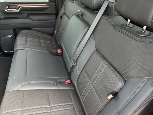 Used 2024 Chevrolet Silverado 3500 High Country w/ Technology Package AWD/4WD image 9