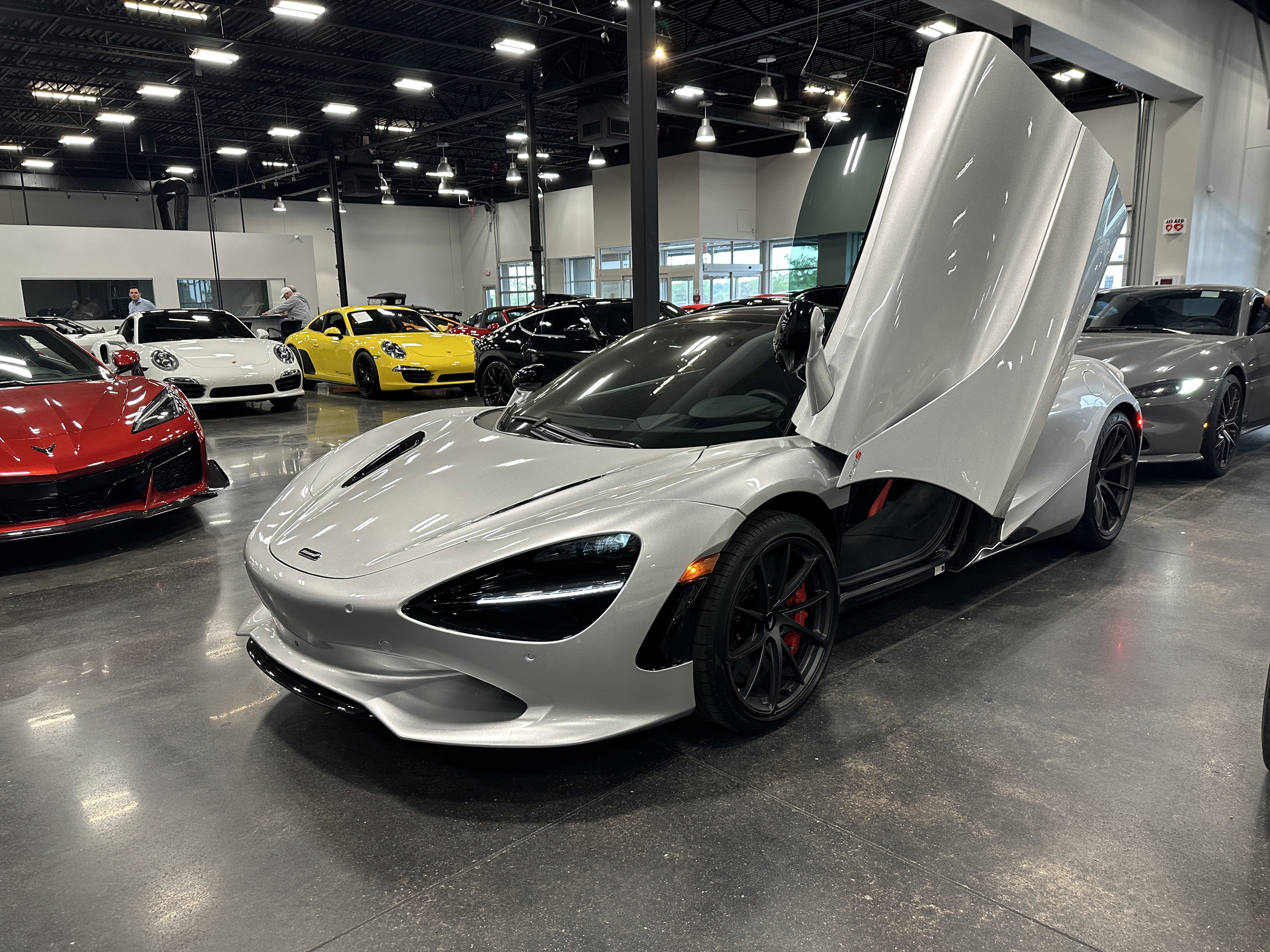 Used 2026 McLaren 750S Spider RWD image 5