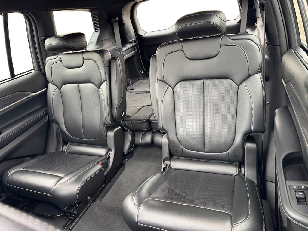 Used 2024 Jeep Grand Cherokee L Limited w/ Luxury Tech Group II image 13