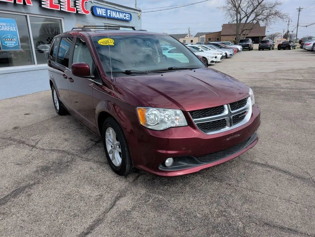 Used 2018 Dodge Grand Caravan SXT image 3