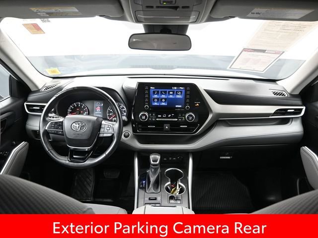 Used 2021 Toyota Highlander LE AWD/4WD image 12