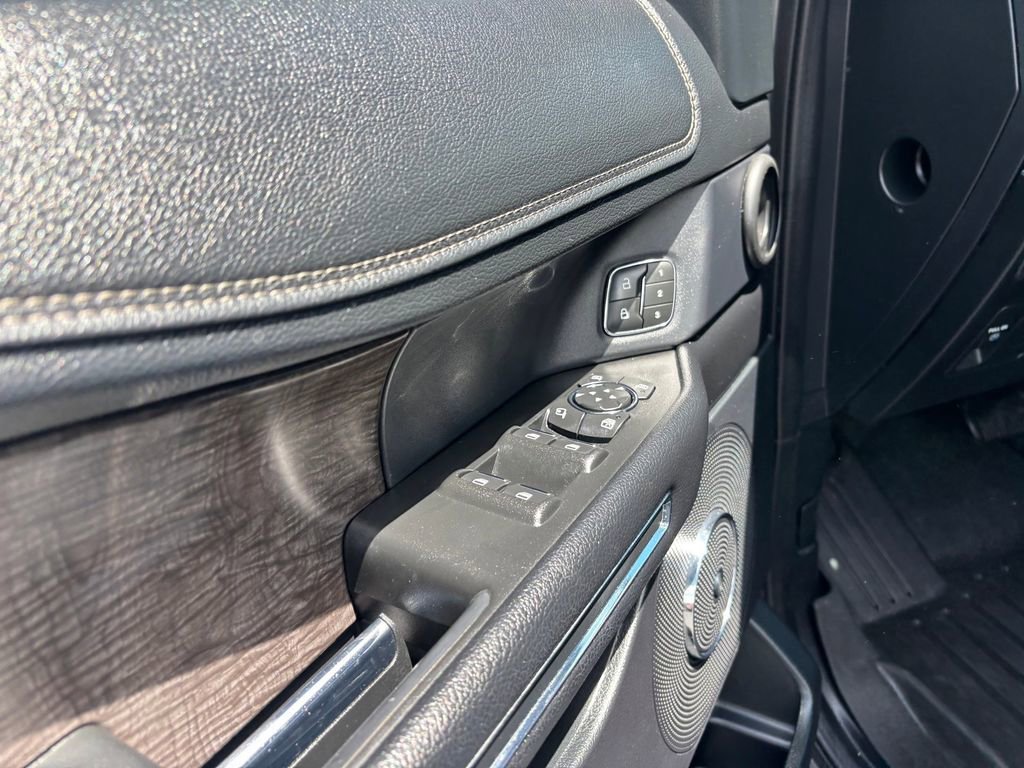 Used 2020 Ford Expedition Limited w/ Equipment Group 301A RWD image 28