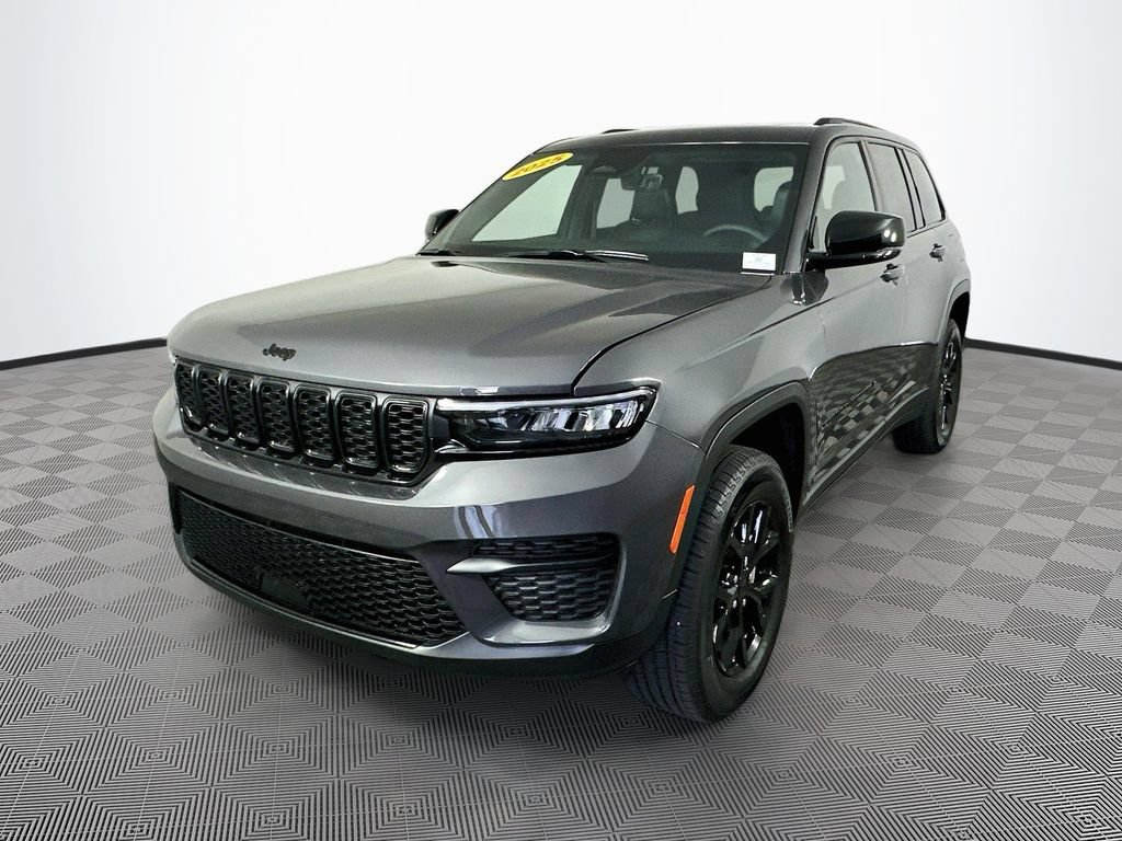 Certified 2025 Jeep Grand Cherokee Altitude AWD/4WD image 6