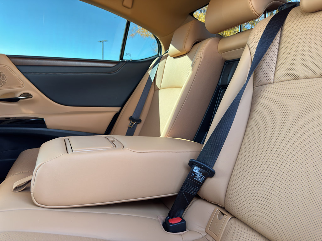 Used 2024 Lexus ES 300h Premium image 8